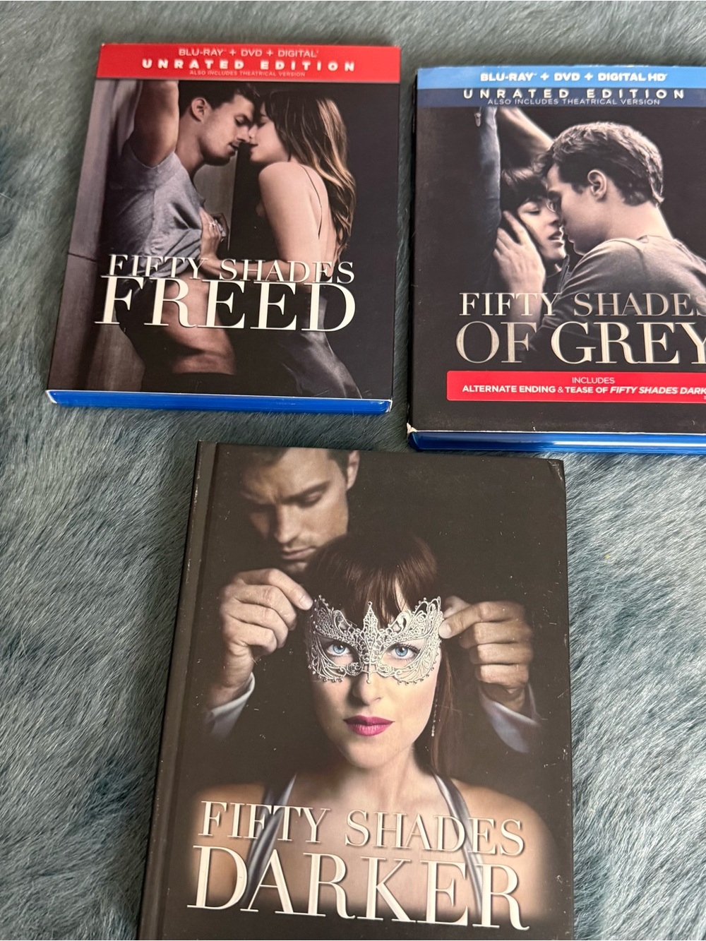 Fifty Shades Trilogy Box Set - slipcover & Blu-ray - Black/Cream/Blue